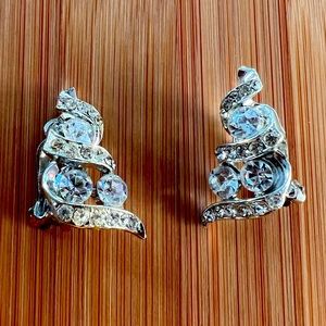 LISNER Vintage Shimmering Icy Crystal Clip Earrings
